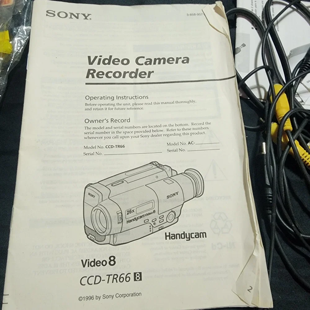 Sony‎ Handycam Video 8 CCD-TR66 With a Case, Read Description